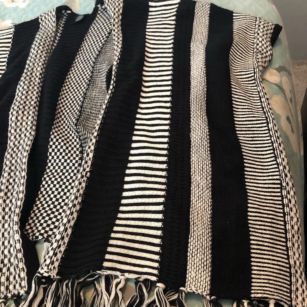 6 FOR $15 Rue 21 small sweater - Picture 2 of 4